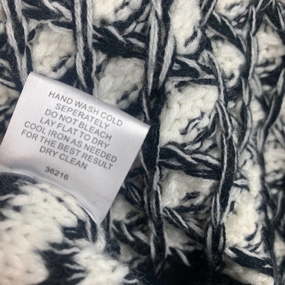 Romeo + Juliet Couture Ombré Chunky Knit Cardigan - Picture 8 of 9